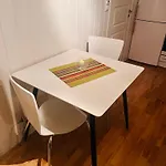 Cozy 1 Bedr Apartment Close To Everything!